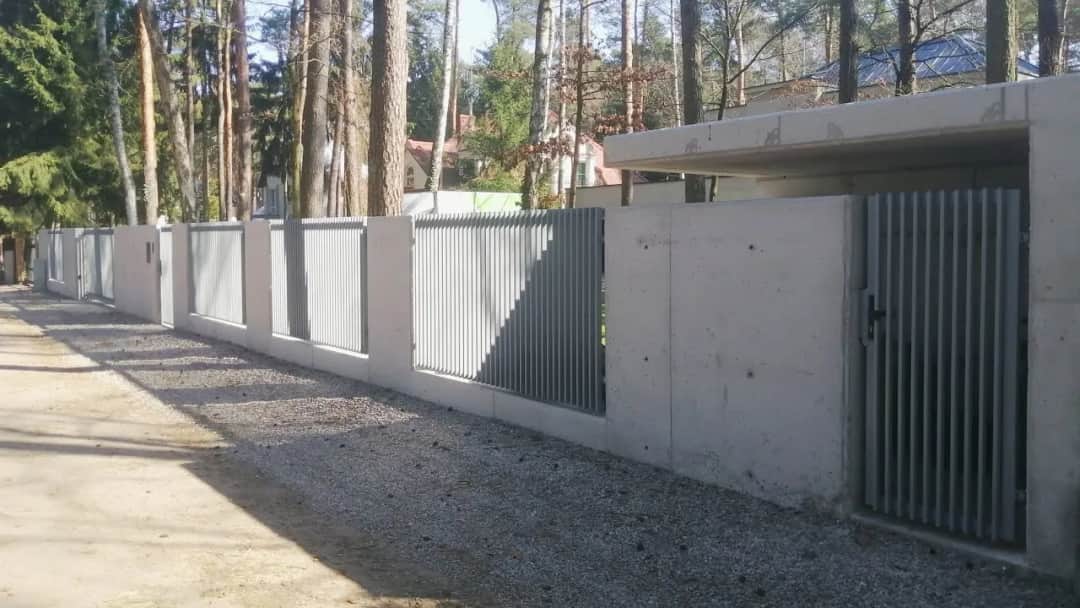 Jak zrobić ogrodzenie z betonu architektonicznego - krok po kroku bez błędów