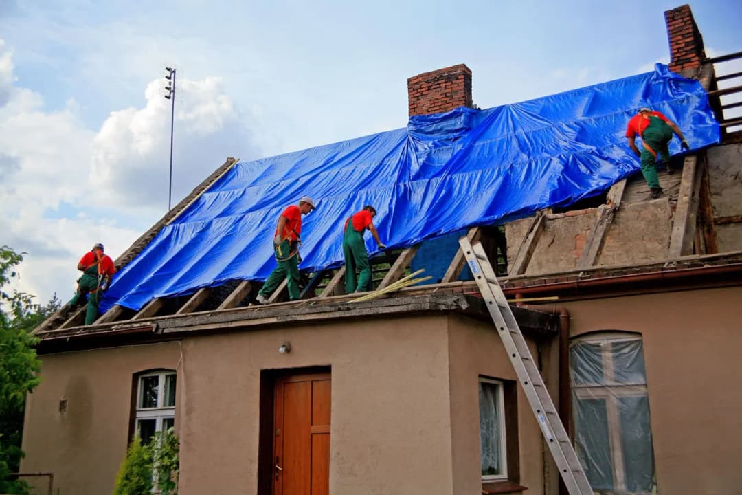 Ile kosztuje pozwolenie na zmianę konstrukcji dachu? Sprawdź koszty!