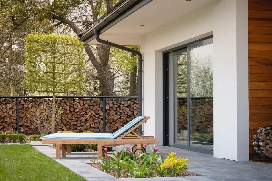 Dlaczego elewacja zielenieje? Odkryj przyczyny i sposoby na to