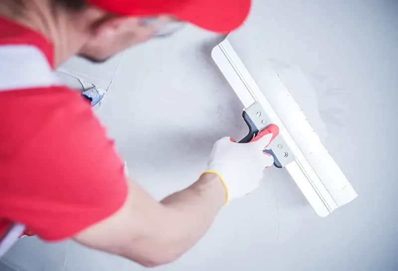 Ile schnie tynk mineralny? Sprawdź, jak uniknąć opóźnień w pracach Ile schnie tynk mineralny? Sprawdź, jak uniknąć opóźnień w pracach