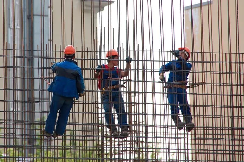 Zbrojenie ścian żelbetowych zasady: unikanie błędów w konstrukcji