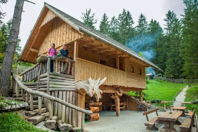 Ile kosztuje dom z bali całoroczny? Zaskakujące ceny i czynniki wpływające na koszt