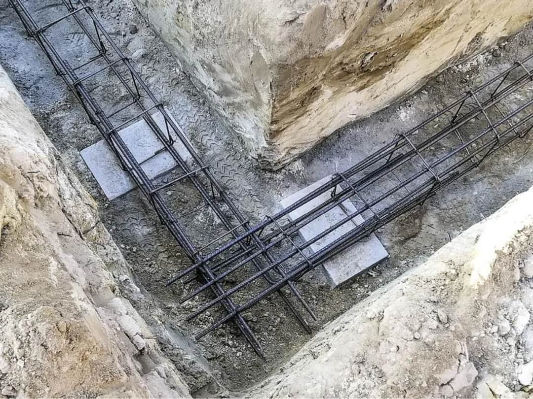 Jak prawidłowo zbroić ławę fundamentową, aby uniknąć problemów?