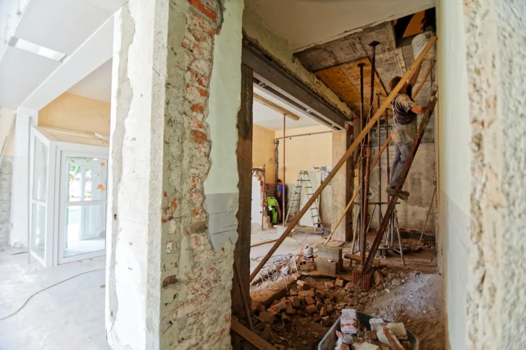 Remont starego domu od czego zacząć: uniknij kosztownych błędów